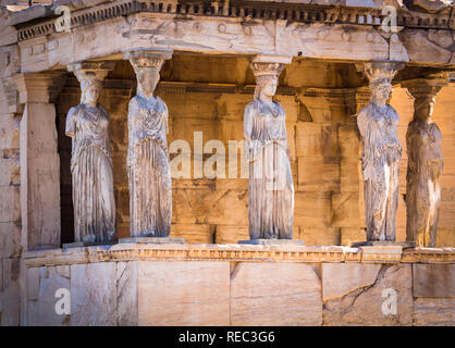 Die caryatid Halle des Erechtheion. Das erechtheion erechtheion oder ist eine antike griechische Tempel auf der Nordseite der Akropolis von Athen in Griechenland Stockfoto