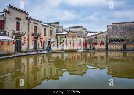 Hongcun (Chinesisch: 宏村; Pinyin: Hóngcūn; wörtlich: 'Hong Dorf") ist ein Dorf in Hongcun Stadt (宏村镇), Yi County in der Provinz Anhui. Stockfoto