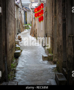 Hongcun (Chinesisch: 宏村; Pinyin: Hóngcūn; wörtlich: 'Hong Dorf") ist ein Dorf in Hongcun Stadt (宏村镇), Yi County in der Provinz Anhui. Stockfoto