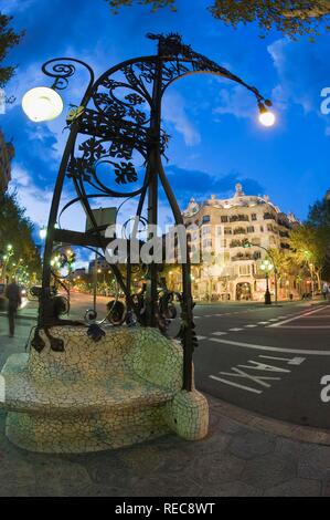 La Pedrera Casa Mila oder in der Nacht, UNESCO-Weltkulturerbe, Antonio Gaudi Architekt, Eixample, Barcelona, Katalonien Stockfoto