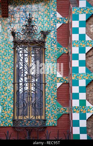 Detail der Casa Vicens, UNESCO-Weltkulturerbe, Antonio Gaudi Architekt, Gracia, Barcelona, Katalonien, Spanien Stockfoto