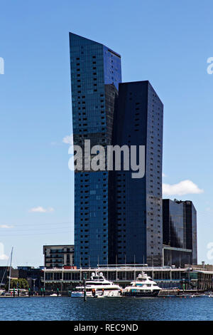 Moderne Wohnungen in den Docklands von Melbourne, Victoria, Australien. Die Marina Towers sind zwei verbundene Türme, einer, der 43 Geschichten und die Anderen Stockfoto