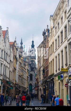 Straße die zum Grand Place, Brüssel, Brabant, Belgien, Europa Stockfoto