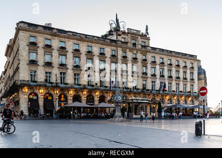 Bordeaux, Frankreich - 22. Juli 2018: Intercontinental Hotel im historischen Stadtzentrum von Bordeaux bei Sonnenuntergang Stockfoto