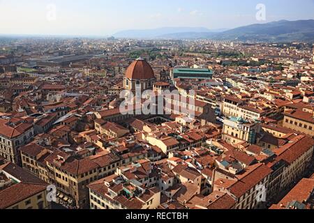 Basilica di San Lorenzo mit Kloster und Kreuzgang in Florenz, Florenz, Toskana, Italien, Europa Stockfoto