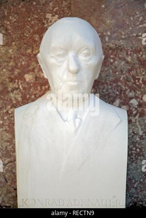 Büste des Konrad Adenauer, der erste Kanzler der Bundesrepublik Deutschland Stockfoto