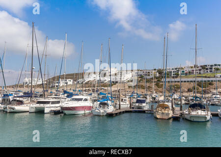 Club Mykonos, Langebaan, Südafrika - 23. Dezember 2018: die Yachten, Boote im Club Mykonos Hafen, Westküste Südafrika Stockfoto