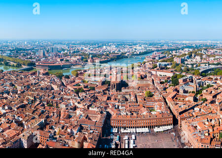 Toulouse Antenne Panoramablick. Toulouse, die Hauptstadt der Haute Garonne und Occitanie Region in Frankreich. Stockfoto