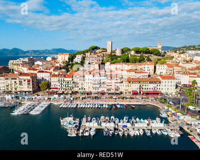 Cannes port Antenne Panoramablick. Cannes ist eine Stadt an der Französischen Riviera und an der Cote d'Azur in Frankreich. Stockfoto