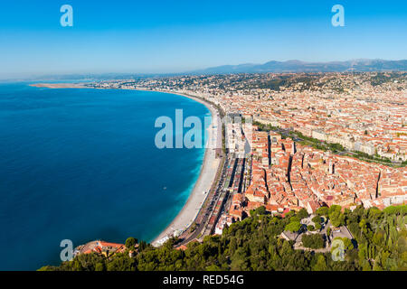 Schöne Antenne Panoramablick. Nizza ist eine Stadt an der Französischen Riviera und an der Cote d'Azur in Frankreich. Stockfoto