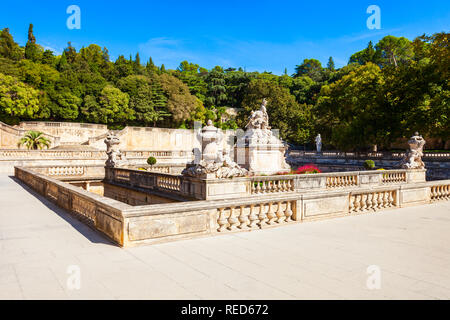 Les Jardins de la Fontaine ist ein öffentlicher Park in Nimes in Südfrankreich Stockfoto