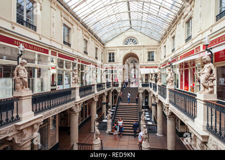 NANTES, FRANKREICH - 16. SEPTEMBER 2018: Passage Pommeraye ist ein Einkaufszentrum in der Innenstadt von Nantes in Frankreich Stockfoto