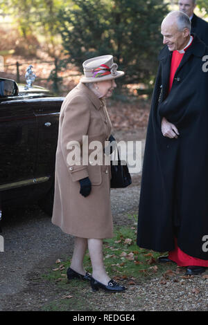 20. Januar 2019 Norfolk UK britische Königin Elizabeth besucht einen sonntäglichen Gottesdienst in der St. Peter's Kirche in Wolferton in der Nähe der Königin Sandringham Estate Stockfoto