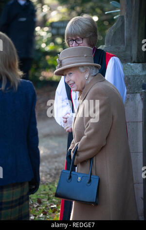 20. Januar 2019 Norfolk UK britische Königin Elizabeth besucht einen sonntäglichen Gottesdienst in der St. Peter's Kirche in Wolferton in der Nähe der Königin Sandringham Estate Stockfoto