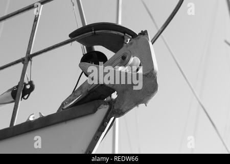 Segelboot in einer Werft in Livorno Toskana. Sea Life (Italien) Stockfoto