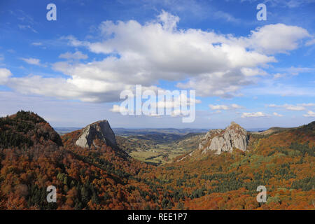 Vulkan Landschaft in Puy-de-Dome Auvergne Frankreich. Tuiliere und Sanadoire. Monts du Sancy, Monts Dore. Stockfoto