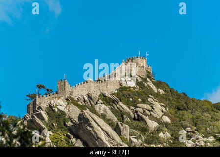 Blick auf das Castelo Dos Mouros vom Palacio da Pena in Sintra Stockfoto