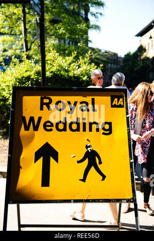 WINDSOR, Berkshire, Großbritannien - 19. MAI 2018: eine königliche Hochzeit Schild liegt im Zentrum von Windsor gesehen an dem Tag, an dem der königlichen Hochzeit von Prinz Harry und Meghan Markle Stockfoto