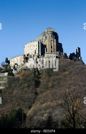 Der Saint Michael's Abbey, ist ein religiöser Komplex auf der Südseite des Val di Susa, die in der Nähe der Stadt Turin Region des nordwestlichen Italien Stockfoto