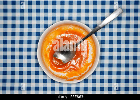 Leere Tomato Soup Bowl Stockfoto