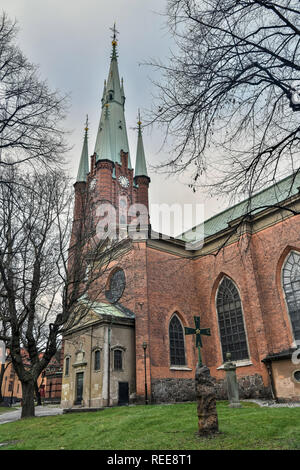 Stockholm, Schweden - 22 November 2018. Außenansicht von Klara Kyrka Kirche in Stockholm, mit der Vegetation. Stockfoto