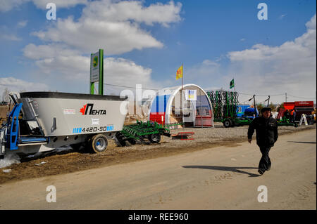 In Tjumen, Russland - 04 April. 2014: IV Tjumen Ausstellung landwirtschaftlicher Maschinen und Geräte. Anzeige Ausstellungen Stockfoto