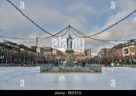 Stockholm, Schweden - 22 November 2018. Statue von Charles XIII im Kungstradgarden City Park in Stockholm. Stockfoto