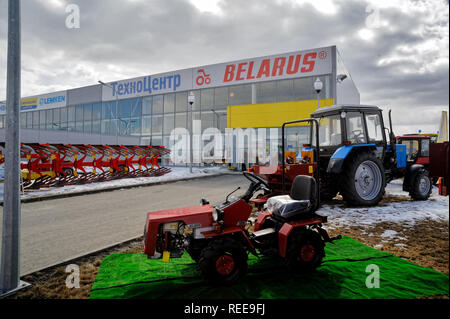 In Tjumen, Russland - 04 April. 2014: IV Tjumen Ausstellung landwirtschaftlicher Maschinen und Geräte. Anzeige Ausstellungen Stockfoto