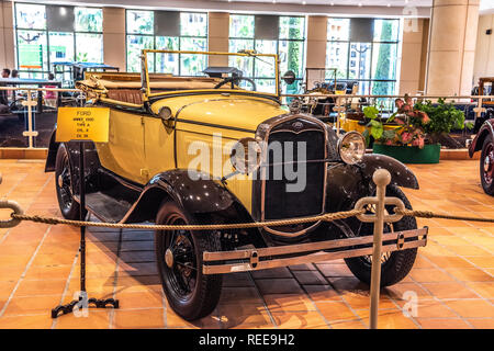 FONTVIEILLE, MONACO - Jun 2017: beige Ford ein Cabrio 1930 in Monaco Top Cars Collection Museum. Stockfoto
