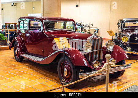 FONTVIEILLE, MONACO - Jun 2017: rot DELAGE D 8 15 1934 in Monaco Top Cars Collection Museum. Stockfoto