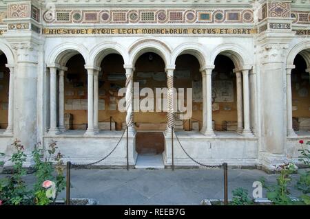 Der Kreuzgang im Inneren der Basilika San Paolo fuori le Mura (Basilika St. Paul vor den Mauern) Rom, Latium, Italien Foto © Fabio Mazzarella/Si Stockfoto