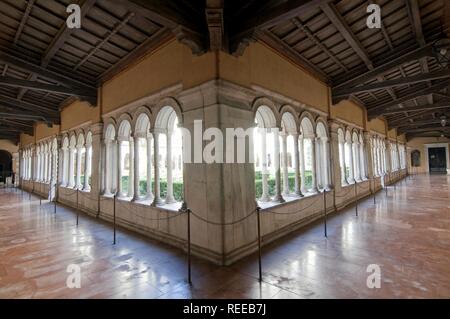 Der Kreuzgang im Inneren der Basilika San Paolo fuori le Mura (Basilika St. Paul vor den Mauern) Rom, Latium, Italien Foto © Fabio Mazzarella/Si Stockfoto