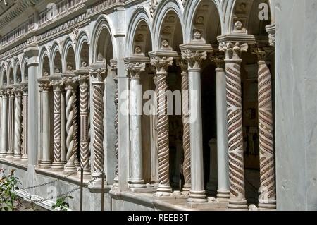 Der Kreuzgang im Inneren der Basilika San Paolo fuori le Mura (Basilika St. Paul vor den Mauern) Rom, Latium, Italien Foto © Fabio Mazzarella/Si Stockfoto