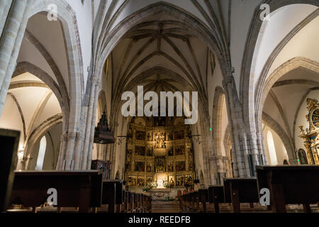 Innenraum der Iglesia de Santa María del Conceyu in Llanes, Asturien, Spanien Stockfoto