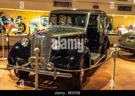 FONTVIEILLE, MONACO - Jun 2017: schwarz silber AUSTIN TAXI 1952 in Monaco Top Cars Collection Museum. Stockfoto