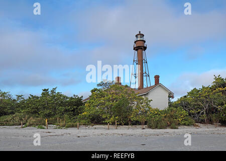 Die Sanibel Island oder Punkt Ybel Licht auf Sanibel Island, Florida mit umgebenden Vegetation von Lighthouse Beach Park gesehen Stockfoto