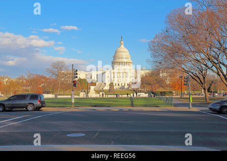 Die Westseite des United States Capitol Washington, DC mit Weihnachtsbaum im Herbst von der Mall Stockfoto