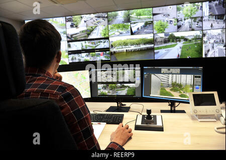 Nantes (Frankreich), auf 2018/04/26: Urban Surveillance Zentrum ÒCenter de Aufsicht Urbain metropolitain pour la videoprotectionÓ. Betreiber Stockfoto