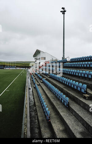 Svangaskard Fußballstadion einmal die Heimat der Färöer National Football Team in Eysturoy Toftir Färöer Inseln. Stockfoto