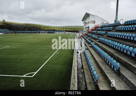 Svangaskard Fußballstadion einmal die Heimat der Färöer National Football Team in Eysturoy Toftir Färöer Inseln. Stockfoto