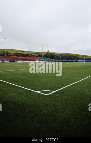 Svangaskard Fußballstadion einmal die Heimat der Färöer National Football Team in Eysturoy Toftir Färöer Inseln. Stockfoto