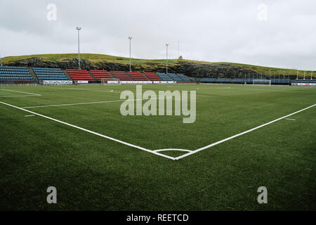 Svangaskard Fußballstadion einmal die Heimat der Färöer National Football Team in Eysturoy Toftir Färöer Inseln. Stockfoto