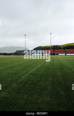 Svangaskard Fußballstadion einmal die Heimat der Färöer National Football Team in Eysturoy Toftir Färöer Inseln. Stockfoto