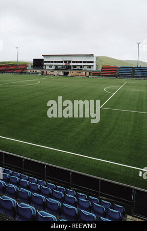 Svangaskard Fußballstadion einmal die Heimat der Färöer National Football Team in Eysturoy Toftir Färöer Inseln. Stockfoto