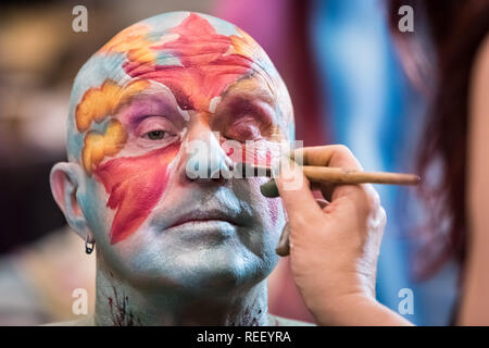 Glastonbury, Somerset, UK. 12. Jan 2019. Glastonbury Body Art Festival. Credit: Guy Corbishley/Alamy leben Nachrichten Stockfoto