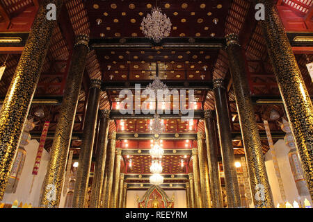 In einem buddhistischen Tempel (Wat Chedi Luang) in Chiang Mai (Thailand). Stockfoto