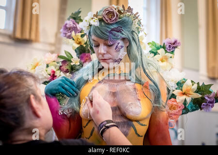 Glastonbury, Somerset, UK. 12. Jan 2019. Glastonbury Body Art Festival. Credit: Guy Corbishley/Alamy leben Nachrichten Stockfoto