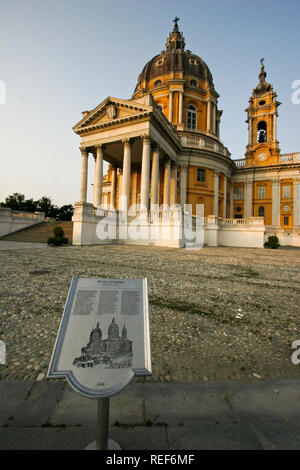 Bild von der Basilika Superga, die an den Nordosten auf dem gleichnamigen Hügel erhebt sich in der Nähe der Stadt Turin Stockfoto