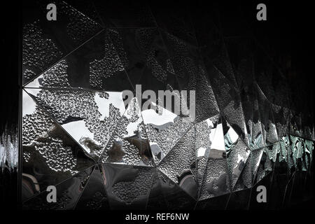 Zusammenfassung Hintergrund des schwarz glänzenden Metallic polygonale Formen Stockfoto