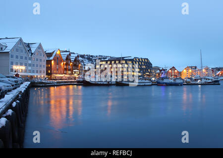 Stadt Tromsø während der Polarnacht im Winter Stockfoto